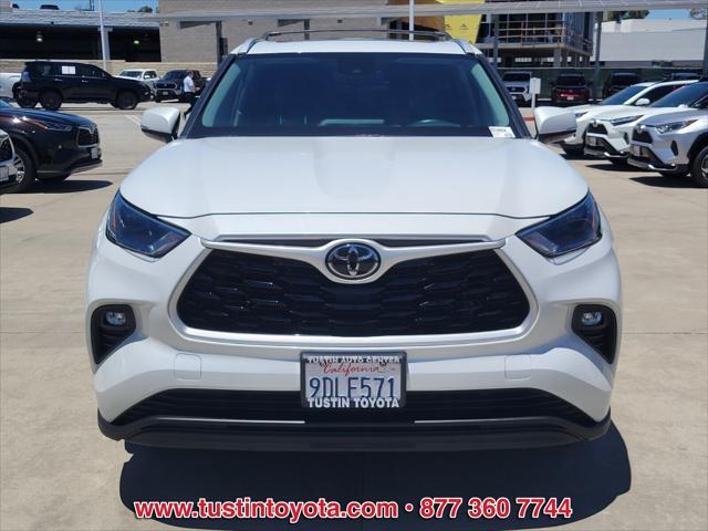Photo of 2023 Blizzard Pearl Toyota Highlander