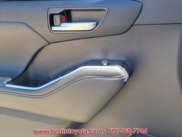 Photo of 2023 Blizzard Pearl Toyota Highlander