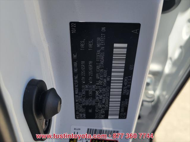 Photo of 2023 Blizzard Pearl Toyota Highlander