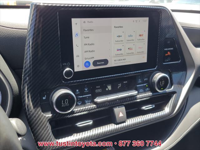 Photo of 2023 Blizzard Pearl Toyota Highlander