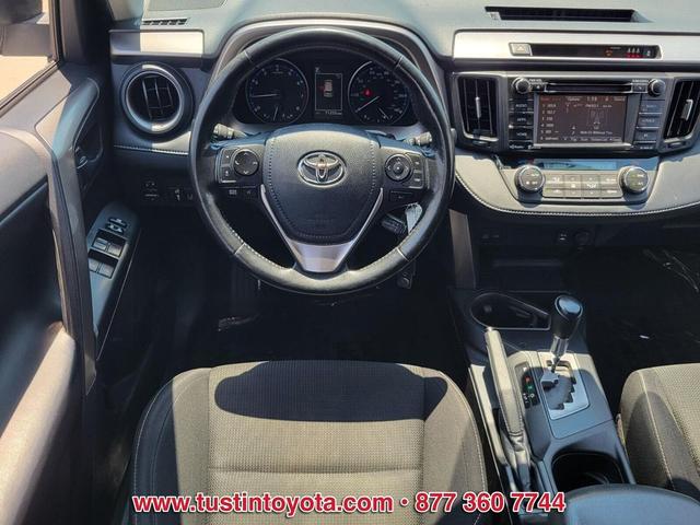 Photo of 2017 Super White Toyota RAV4