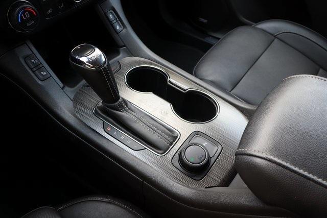 Photo of 2019 White Frost Tri-Coat GMC Acadia