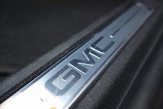 Photo of 2019 White Frost Tri-Coat GMC Acadia