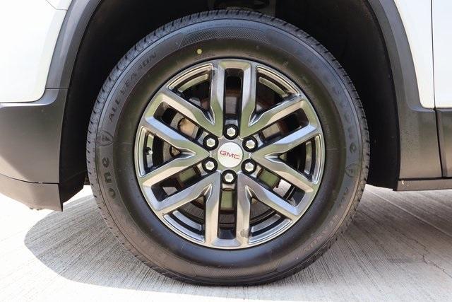 Photo of 2019 White Frost Tri-Coat GMC Acadia