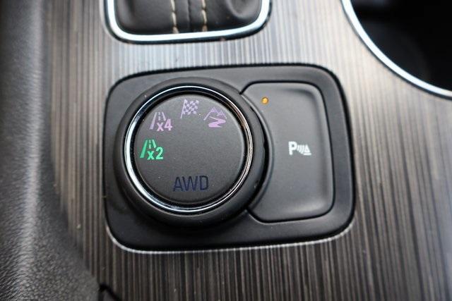 Photo of 2019 White Frost Tri-Coat GMC Acadia
