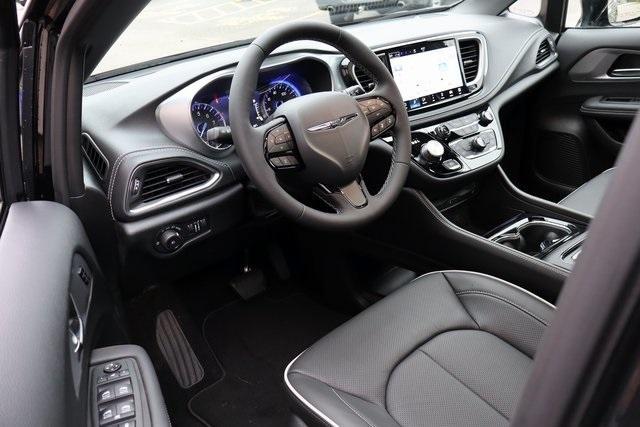 Photo of 2026 Diamond Black Chrysler Pacifica