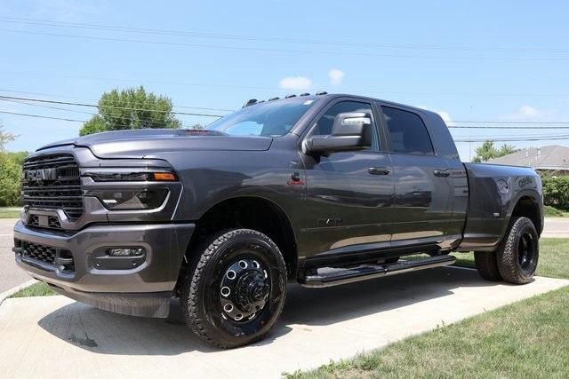 Photo of 2025 Granite Crystal Clearcoat Metallic RAM 3500