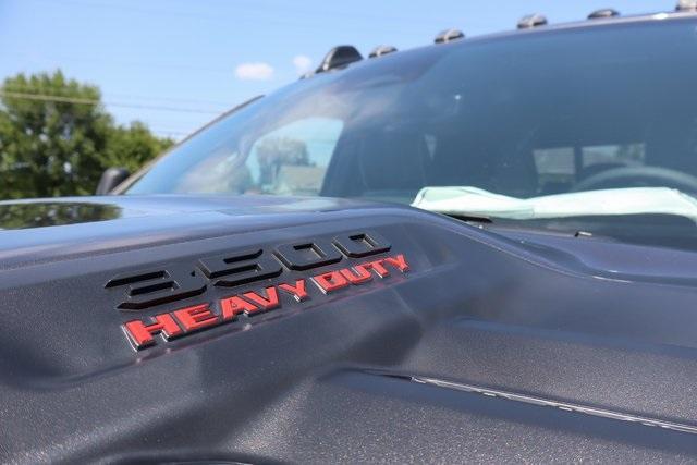 Photo of 2025 Granite Crystal Clearcoat Metallic RAM 3500