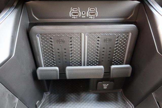 Photo of 2025 Granite Crystal Clearcoat Metallic RAM 3500