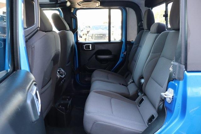 Photo of 2021 Hydro Blue Pearlcoat Jeep Gladiator