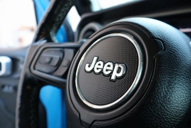 Photo of 2021 Hydro Blue Pearlcoat Jeep Gladiator