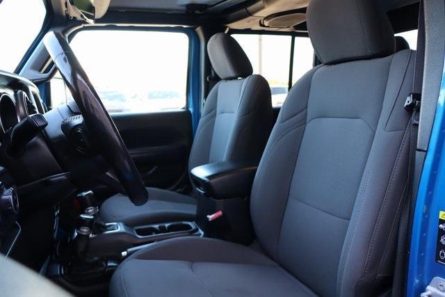 Photo of 2021 Hydro Blue Pearlcoat Jeep Gladiator