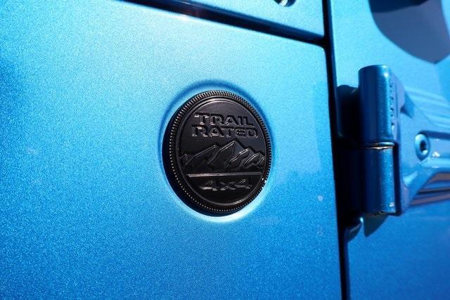 Photo of 2021 Hydro Blue Pearlcoat Jeep Gladiator