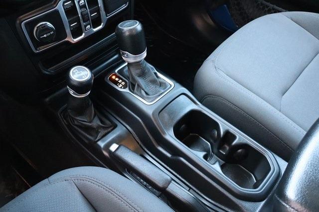 Photo of 2021 Hydro Blue Pearlcoat Jeep Gladiator