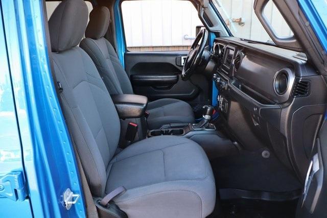Photo of 2021 Hydro Blue Pearlcoat Jeep Gladiator