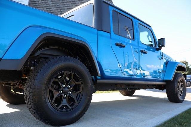 Photo of 2021 Hydro Blue Pearlcoat Jeep Gladiator