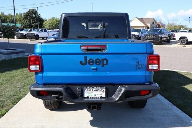 Photo of 2021 Hydro Blue Pearlcoat Jeep Gladiator