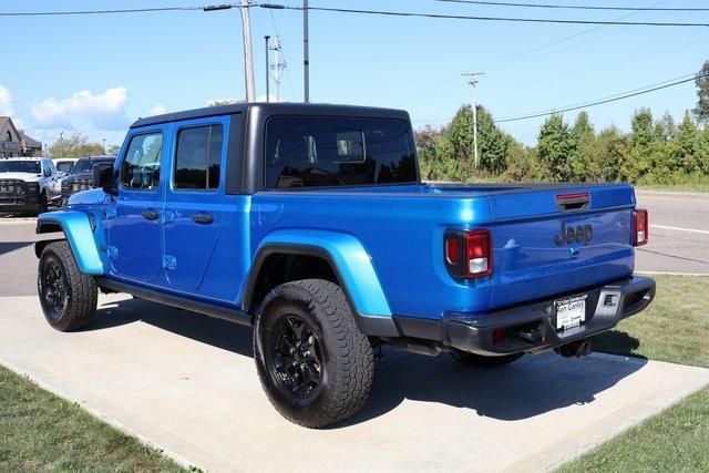 Photo of 2021 Hydro Blue Pearlcoat Jeep Gladiator