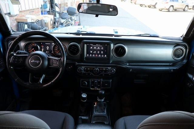 Photo of 2021 Hydro Blue Pearlcoat Jeep Gladiator