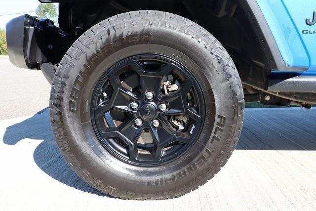 Photo of 2021 Hydro Blue Pearlcoat Jeep Gladiator