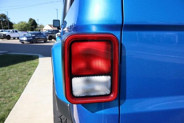 Photo of 2021 Hydro Blue Pearlcoat Jeep Gladiator