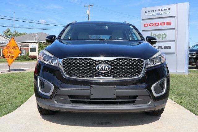 Photo of 2016 Ebony Black Kia Sorento
