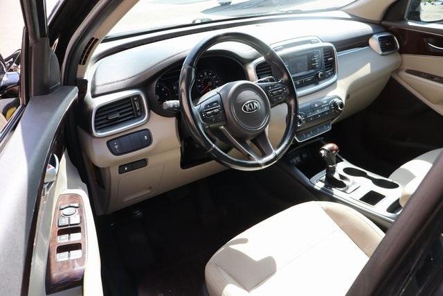 Photo of 2016 Ebony Black Kia Sorento