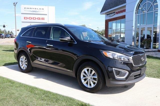 Photo of 2016 Ebony Black Kia Sorento