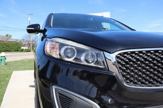 Photo of 2016 Ebony Black Kia Sorento
