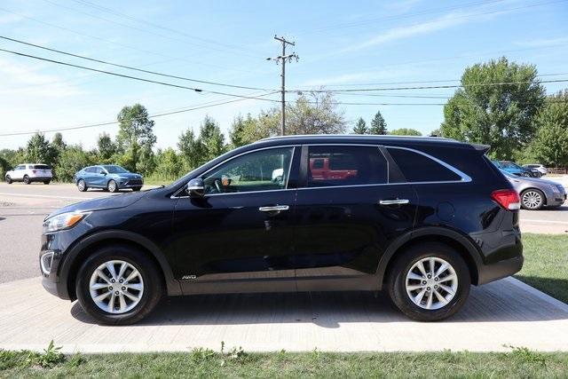 Photo of 2016 Ebony Black Kia Sorento