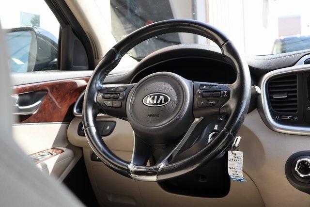 Photo of 2016 Ebony Black Kia Sorento