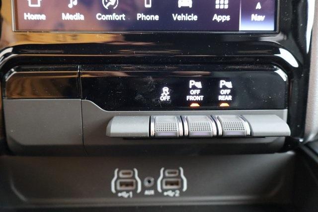 Photo of 2025 Diamond Black RAM 1500