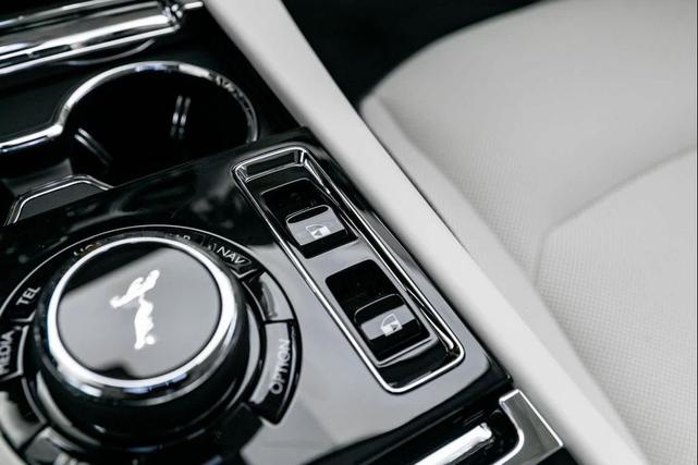 Photo of 2025 Rolls-Royce Spectre