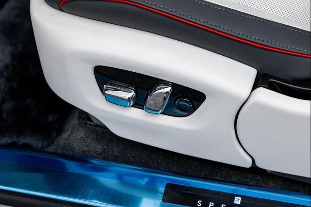 Photo of 2025 Rolls-Royce Spectre