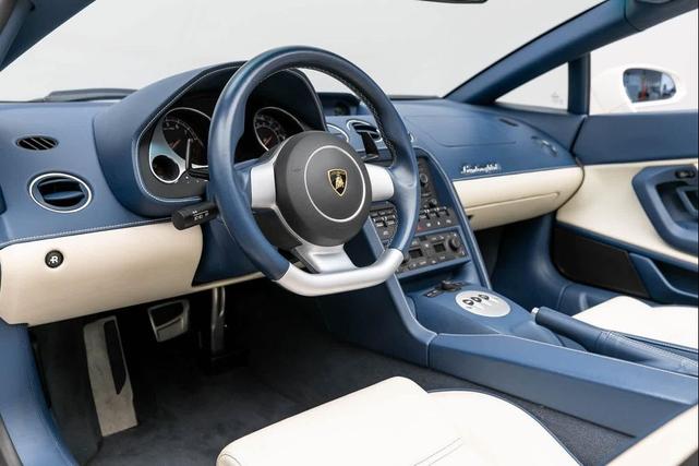 Photo of 2008 White Lamborghini Gallardo