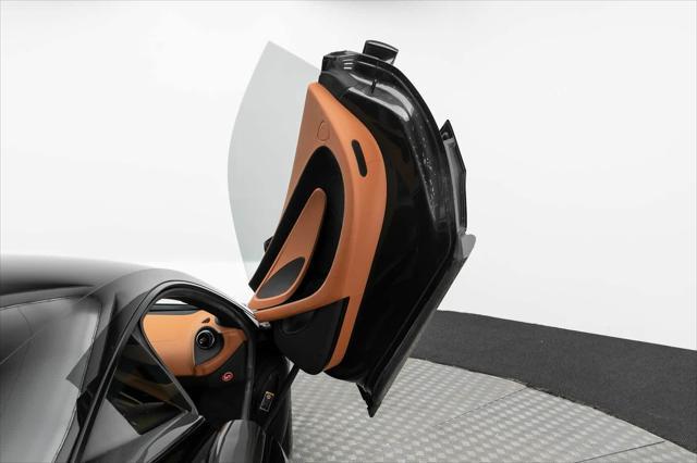 Photo of 2017 Black McLaren 570S