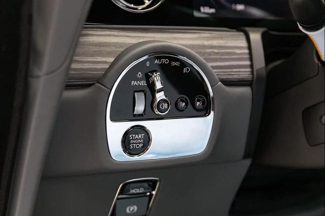 Photo of 2024 Rolls-Royce Spectre