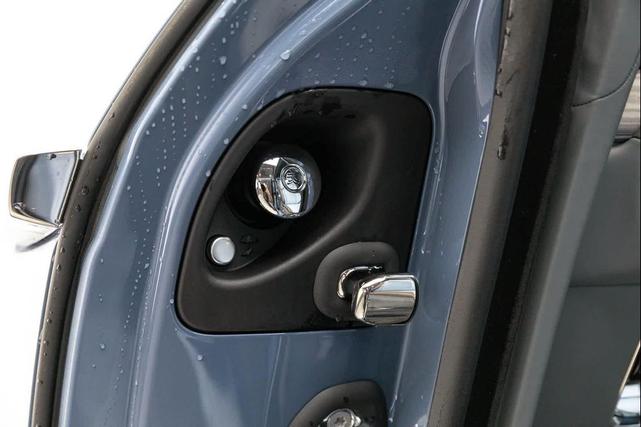 Photo of 2024 Rolls-Royce Spectre