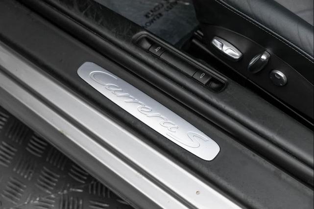 Photo of 2007 Silver Porsche 911