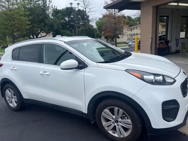 Photo of 2017 Clear White Kia Sportage