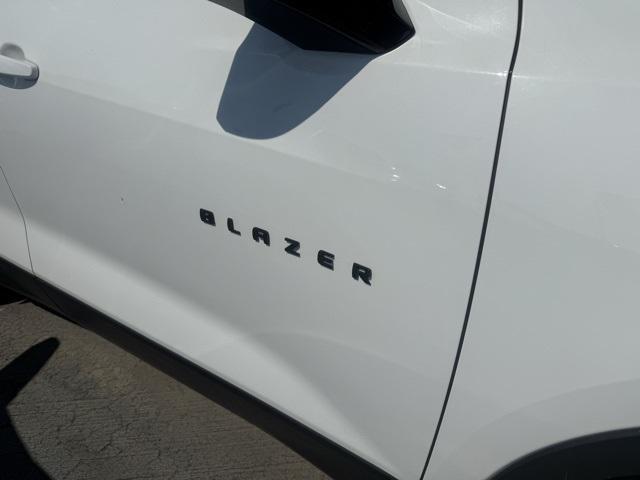Photo of 2023 Summit White Chevrolet Blazer