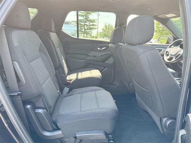 Photo of 2022 Mosaic Black Metallic Chevrolet Traverse
