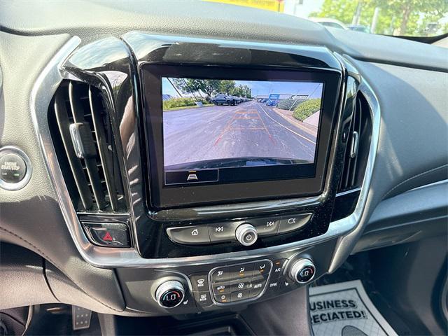 Photo of 2022 Mosaic Black Metallic Chevrolet Traverse