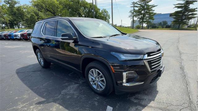 Photo of 2022 Mosaic Black Metallic Chevrolet Traverse