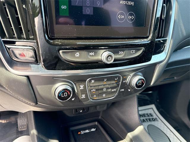 Photo of 2022 Mosaic Black Metallic Chevrolet Traverse