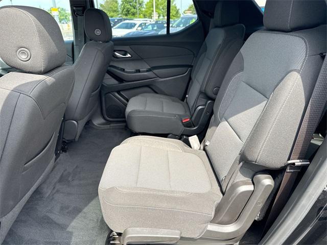 Photo of 2022 Mosaic Black Metallic Chevrolet Traverse