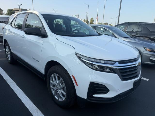 Photo of 2024 Summit White Chevrolet Equinox