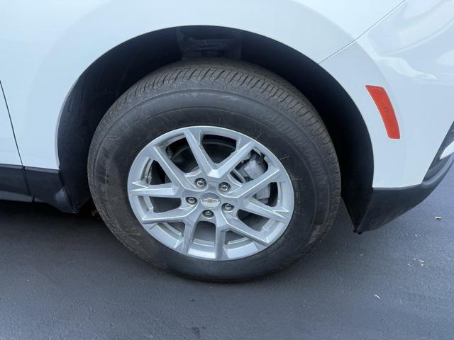 Photo of 2024 Summit White Chevrolet Equinox