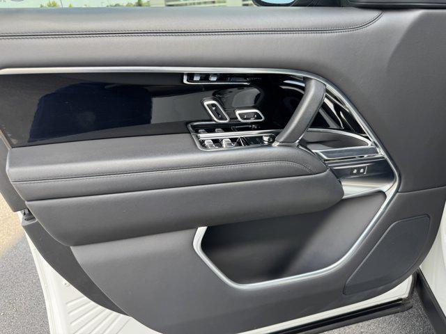 Photo of 2022 Fuji White Land Rover Range Rover