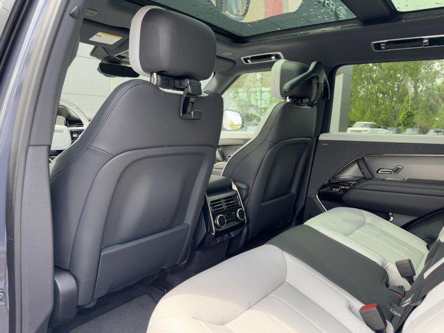 Photo of 2025 Varesine Blue Metallic Land Rover Range Rover Sport